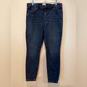 Classic Blue Skinny Jeans with Sleek Fit